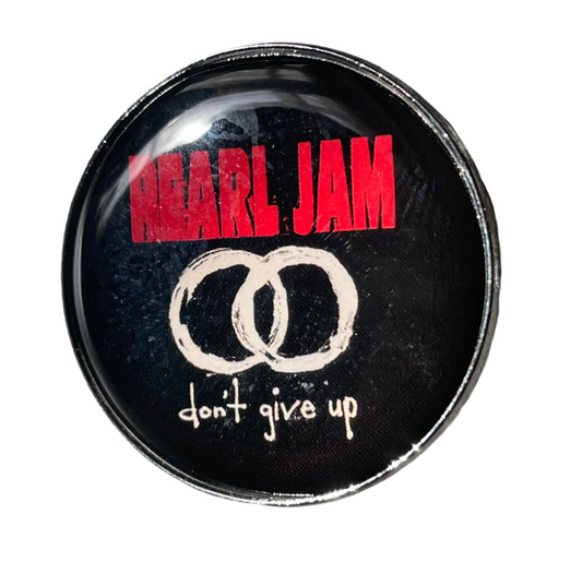 Pearl Jam don’t give up pin badge